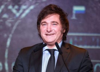 Viaje en un descapotable, palabras al público y cierre en el Colón: los entretelones de la asunción de Milei