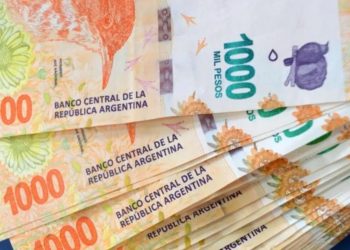 El Gobierno analiza un bono de $55.000: a quiénes alcanzaría y cuándo se cobraría