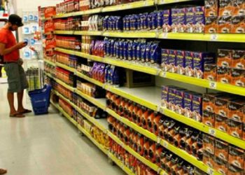 Antes y después del DNU: 7 claves para entender cómo cambiarán los trámites, contratos y el bolsillo de los consumidores