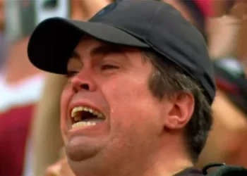El descenso de Colón: su hincha más fiel recibió una cruel broma y sufre por el presente del equipo