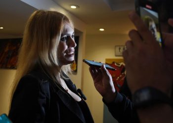 Fuerte agresión a Lilia Lemoine:  a  le pegaron una cachetada y le robaron el celular