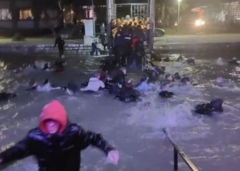 Se hundió un barco discoteca en Belgrado con más de 100 personas a bordo