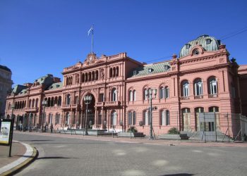 El Gobierno pidió que la Justicia no intervenga en las causas contra el DNU porque lo está analizando el Congreso