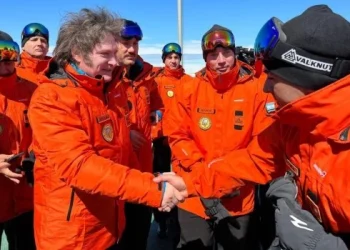 Milei llegó a la Antártida para visitar las bases Marambio y Esperanza