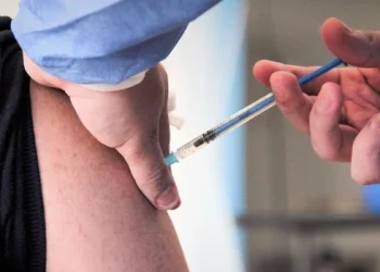 El Ministerio de Salud recomendó reforzar la vacunación contra el Covid