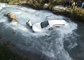 Provincia de Mendoza: una joven murió luego de que el auto en el que viajaba cayera 7 metros hacia un arroyo