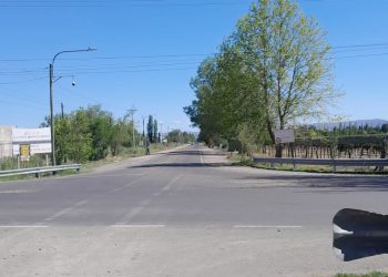 El municipio ordenó el retiro de más de 30 puestos de venta y promoción en el camino a Valle Grande