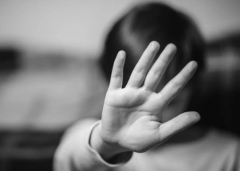 Un niño de 9 años vivió solo durante 2 años en el departamento familiar en Francia sin que nadie lo advirtiera