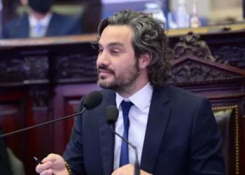 Cafiero pide al Gobierno que «explique y fundamente» la decisión de retirar a la Argentina de los BRICS