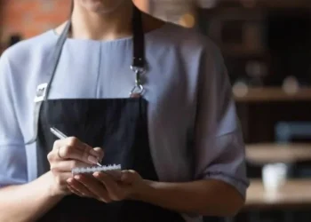 Buscaba trabajo, le hizo una simple pregunta al empleador y la rechazaron
