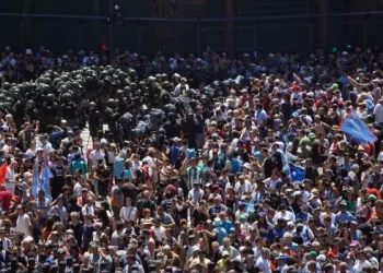 CGT, CTA y movimientos sociales se movilizaron en el primer paro contra el gobierno de Milei