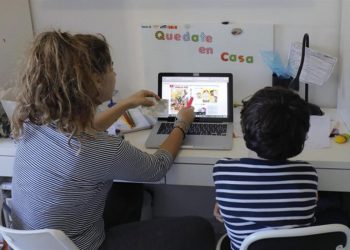 “Ley Ómnibus”: psicopedagogo opinó sobre la posibilidad de la educación virtual para niños desde los 9 años