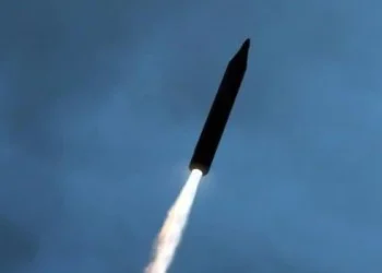 Corea del Norte dispara un misil balístico hacia el Mar de Japón