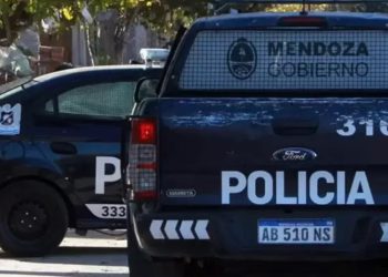 Insólito: un preso de Mendoza se escapó por un agujero del móvil policial