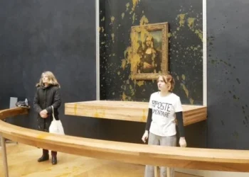 Activistas arrojan sopa sobre «La Gioconda» para protestar contra la política alimentaria en Francia