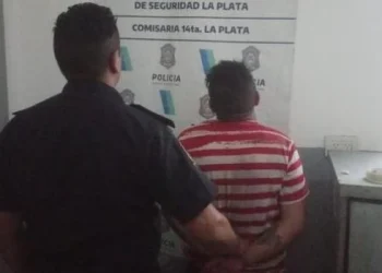 Otra polémica aparición de Alberto Fernández: recibió el 2024 en un lujoso hotel de Madrid