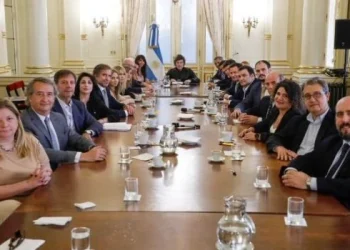 Milei se reunió con diputados del oficialismo y busca que se aprueben las leyes antes de febrero
