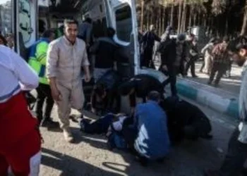 Mueren más de 100 personas en Irán en un ataque con explosivos cerca de la tumba de un general asesinado