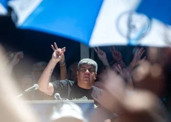 Pablo Moyano amenazó a Caputo: «Lo van a llevar en andas, pero para tirarlo al Riachuelo»