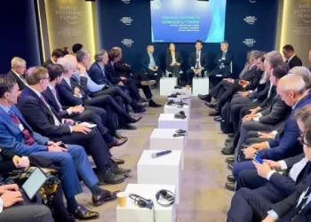Caputo y Posse se reunieron en Davos con empresarios que buscan ampliar inversiones en Argentina