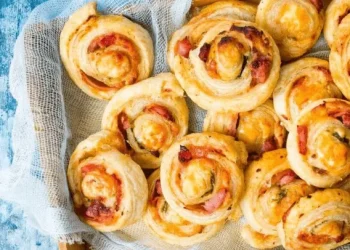 Receta de rollos de jamón y queso, ideales para la picada o para acompañar los mates