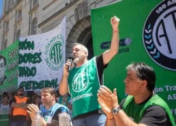Sindicatos de estatales nacionales acordaron un aumento del 16% para enero