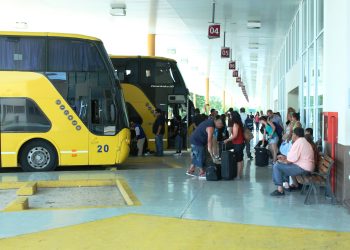 Micros de larga distancia: dificultades para mantener las tarifas y merma en las ventas de pasajes
