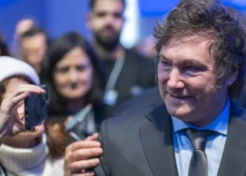 Milei habló con el fundador de Tinder y anunció una futura cumbre de grandes emprendedores