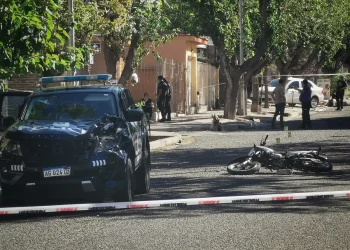 Provincia de Mendoza: Una patrulla que perseguía a un sospechoso chocó contra un delivery y lo mató