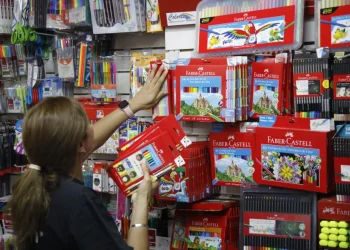Vuelta a clases con precios por las nubes y el rebusque de los padres para llenar las mochilas