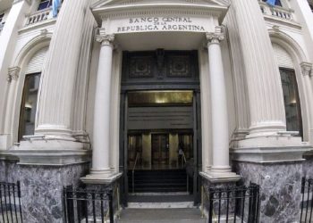 Desde que asumió Milei, el Banco Central compró US$5000 millones, pero emitió más de $3 billones