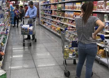 Dos dígitos mensuales al menos hasta junio: la advertencia de los economistas sobre la inflación