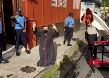 Nicaragua: liberan y envían hacia El Vaticano al obispo Álvarez y otros 17 religiosos