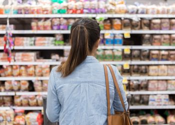 Qué productos dejó de consumir cada segmento social este año, según un nuevo estudio sobre el poder de compra