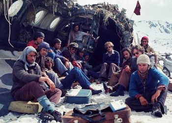 Insólita crítica a “La sociedad de la nieve” por la ausencia de personajes gay y el escaso protagonismo femenino