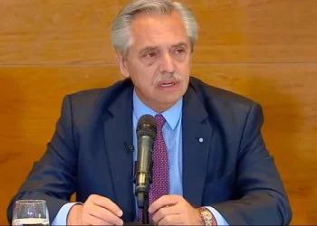 Desde Madrid, Alberto Fernández advirtió que es «nocivo para la democracia» el odio hacia la política