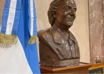 Villarruel retiró un busto de Néstor Kirchner de un salón del Congreso y hubo protestas de Unión por la Patria