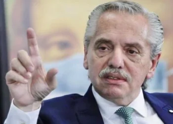 Denuncian a Alberto Fernández por presunta malversación de fondos públicos