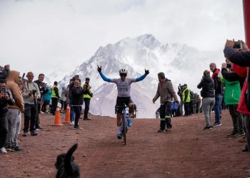 Laureano Rosas escaló en lo más alto del Cristo Redentor y es líder de la Vuelta de Mendoza