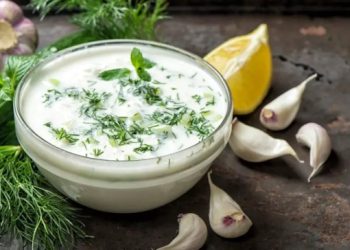 Siete recetas de salsa de ajo para pan, picadas y carnes