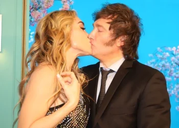 Tras una semana de intensas negociaciones por la Ley Ómnibus, Milei llegó a Mar del Plata para saludar a Fátima Florez