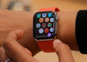 Los relojes inteligentes de Apple y Samsung no fueron aprobados para medir la glucosa en sangre, según la FDA