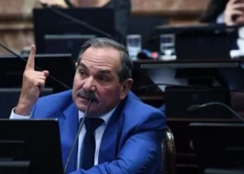 Comienza el juicio contra el ex gobernador Alperovich, acusado de abusar sexualmente de su sobrina