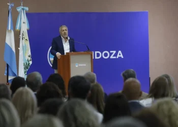 Cornejo presentó los lineamientos del ciclo lectivo 2024 y afirmó que “se viene un año difícil”