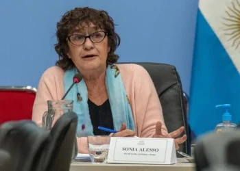 El Gobierno convoca a los gremios docentes y los ministros de Educación para acordar el salario mínimo