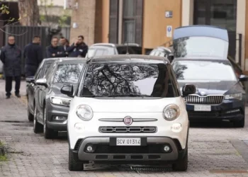 El Papa fue trasladado a un hospital de Roma para someterse a exámenes médicos por una gripe