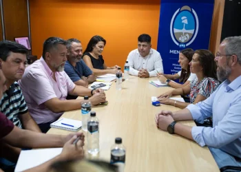 El Sute bajará a las escuelas la oferta salarial del Gobierno: qué ofreció a docentes y celadores