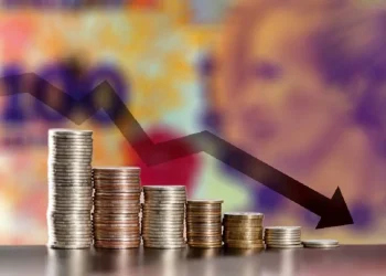 Salario real en baja: qué proyectan los economistas para 2024 tras la pérdida de casi 20% del año anterior