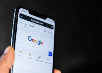 Adiós espías: ¿cómo desactivar el micrófono para que Google no escuche tus conversaciones?