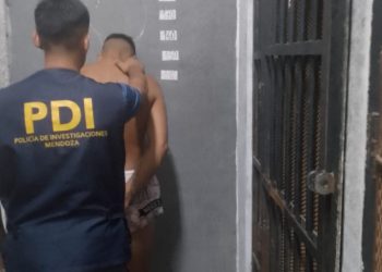 Quiso escapar tirándose al canal, pero fue detenido igual